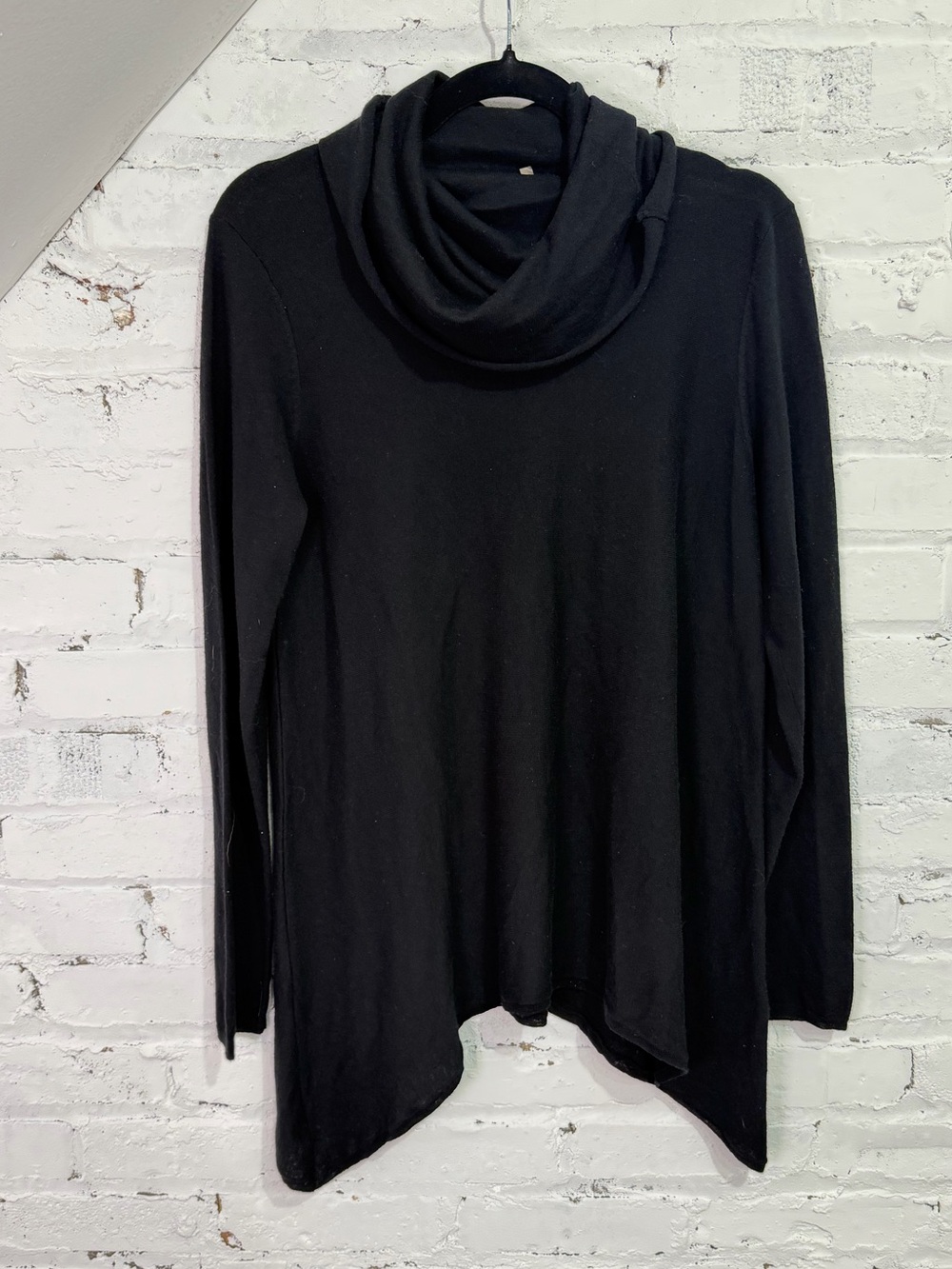 Alice + Olivia Black Wool Cashmere Cowl Neck Asymmetrical Sweater Size Medium